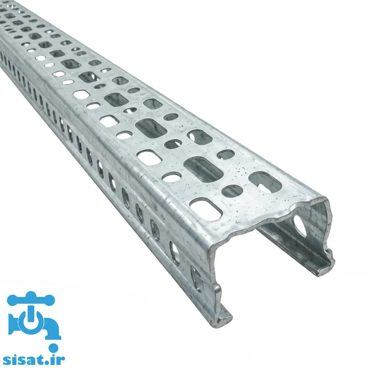 ساپورت یوچنل طرح سوپرفیکس تخت دومتری با سوراخهای لوبیایی و دایره ای شکل گالوانیزه شده با پس زمینه سفید و لوگوی سیسات در گوشه سمت چپ
