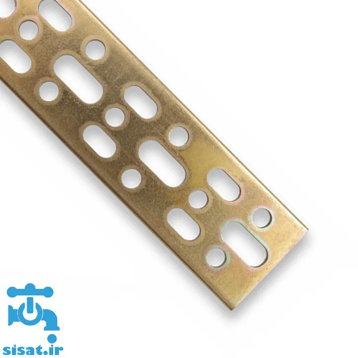 تکه ای از تصویر ساپورت چنل تخت دومتری با سوراخهای لوبیایی و دایره ای شکل گالوانیزه شده با پس زمینه سفید و لوگوی سیسات در گوشه سمت چپ